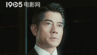 不穿内衣的瑜伽教练